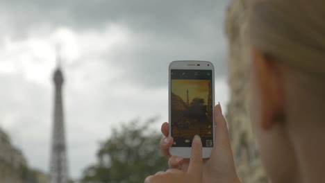 woman taking a shot of paris street on mobile