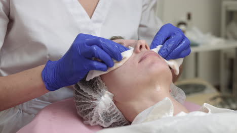 facial treatment in a beauty salon