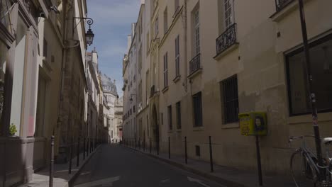 marais district of paris france busy with shops bars restaurants