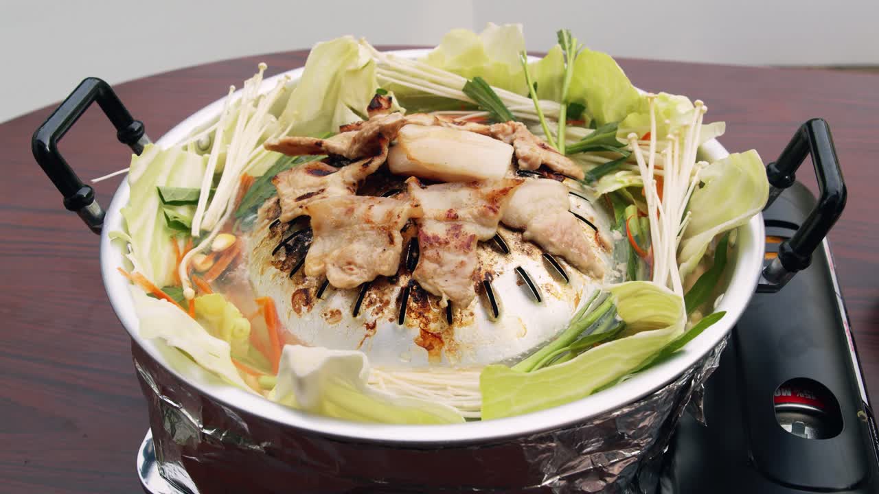 타이 바비큐 구운 돼지고기 또는 무 크라 타