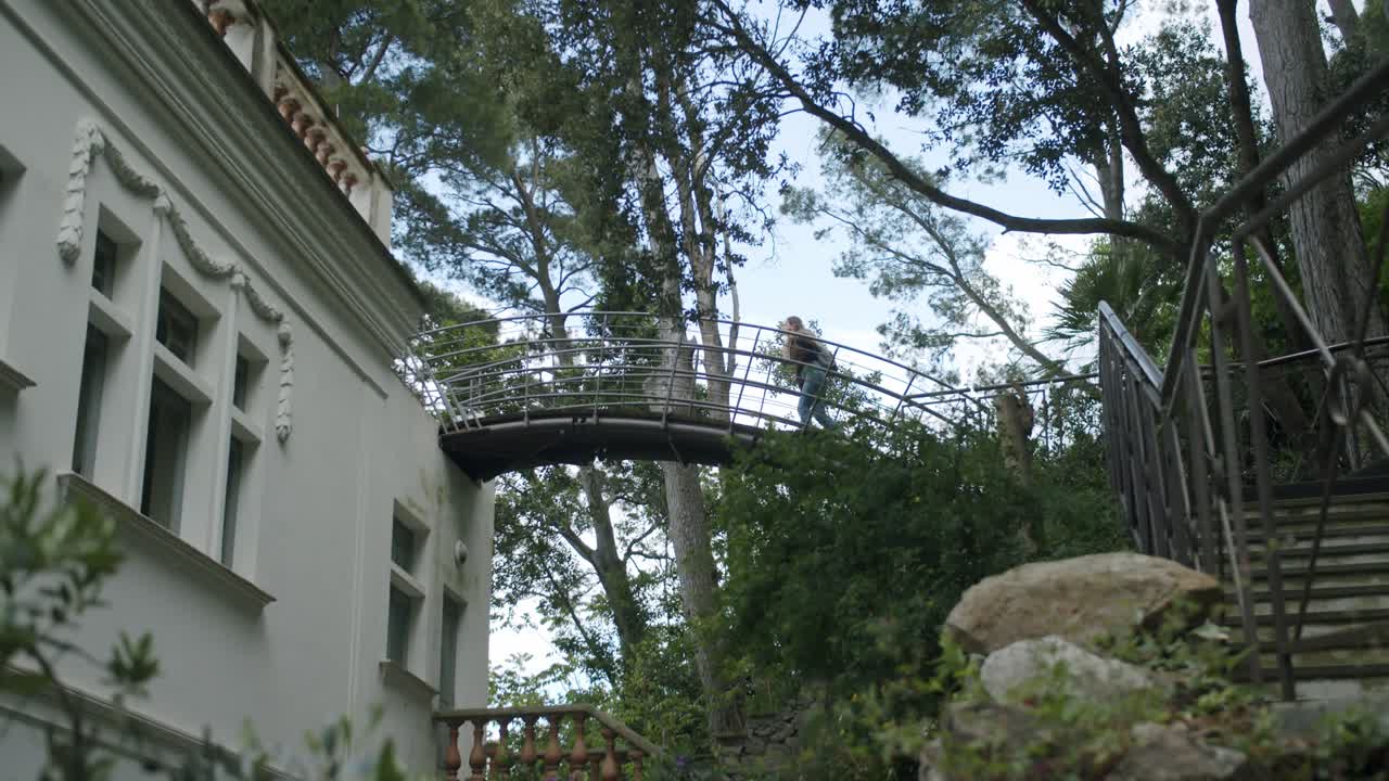 봄의 화창한 아침 동안 카프리에 있는 빌라 리시스의 아름다운 전망 - 05