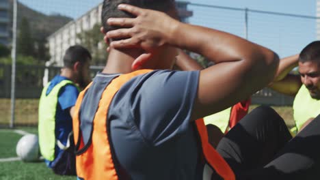 Jugadores-De-Fútbol-Entrenando-En-El-Campo