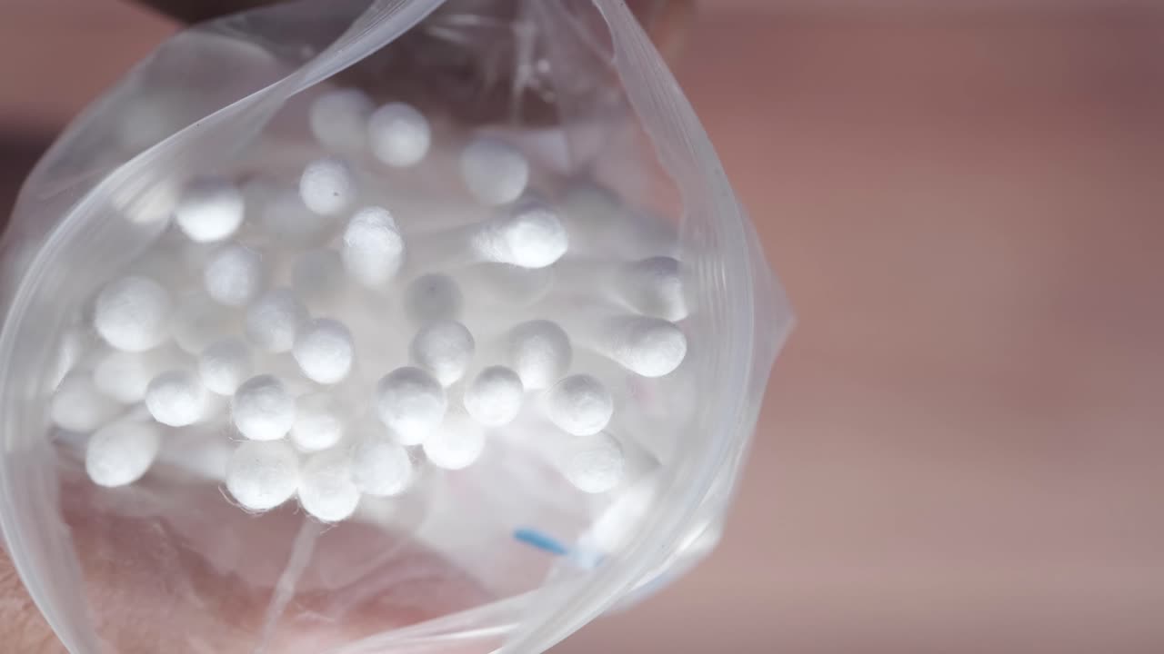 플라스틱 가방에 담긴 면화 스