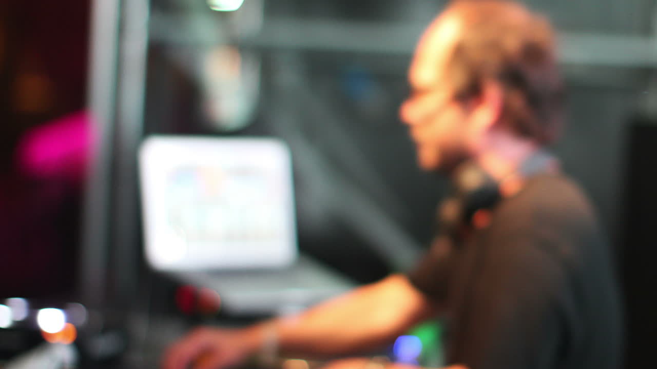 Blurry DJ 01
