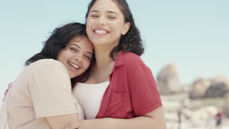 Cara,-Abrazo-Y-Mujeres-Al-Aire-Libre.