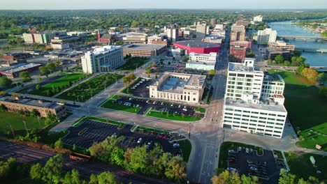 Tagesantenne-über-Rockford,-Illinois