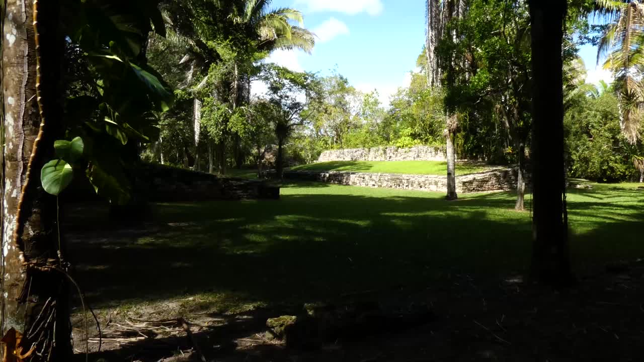 el campo de pelota en el sitio maya de kohunlich - quintana roo, méxico