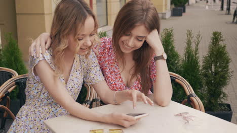 two women friends enjoying a cafe date