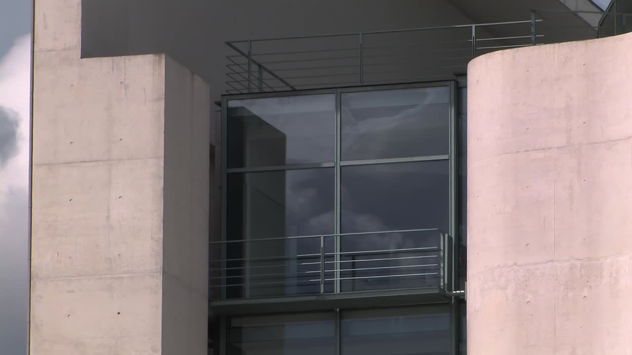 крупный план бундесканцлерамента в берлине, германия-1