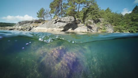 fjord über und unter wasser geteilte ansicht