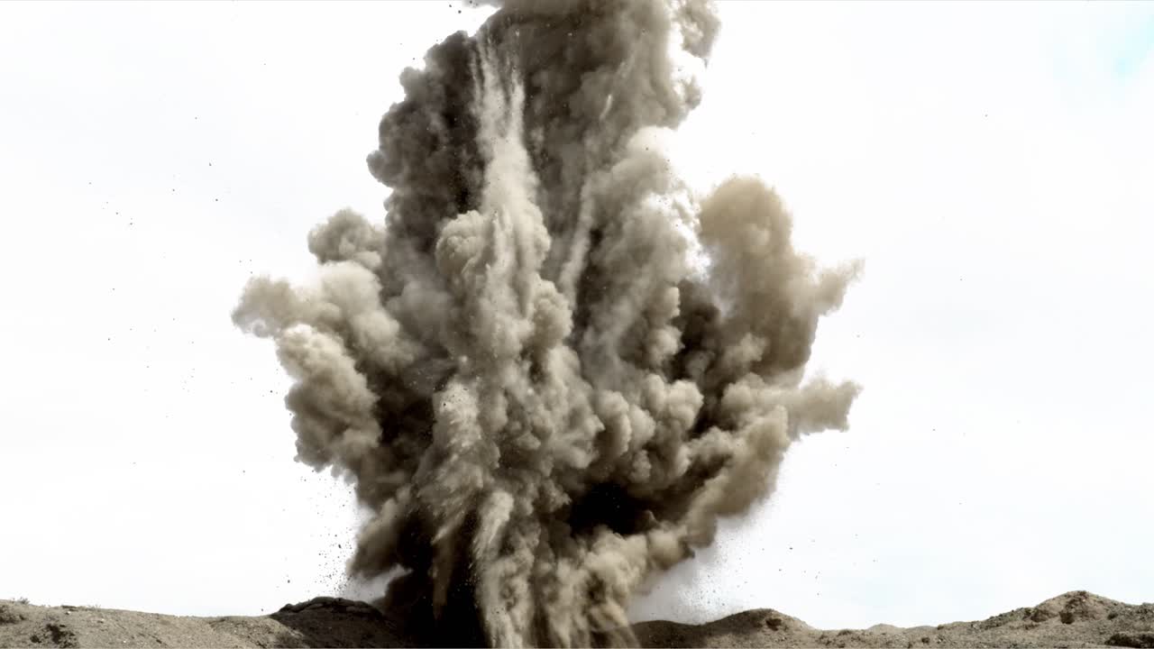 e7, cámara lenta registrada explosión de polvo a una altura de 40 metros