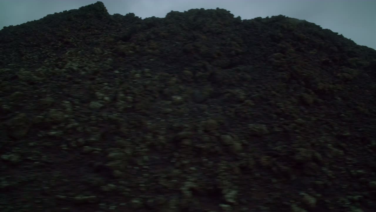 란사로테의 화산 공원: 검은 모래 해변과 거친 바위