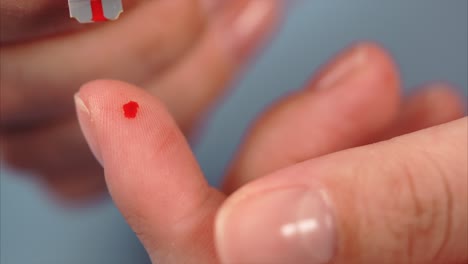 finger prick blood glucose test