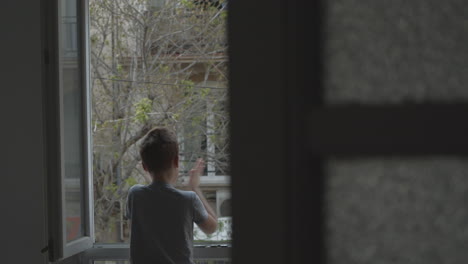 child saying thanks to doctors who working hard during coronavirus epidemic