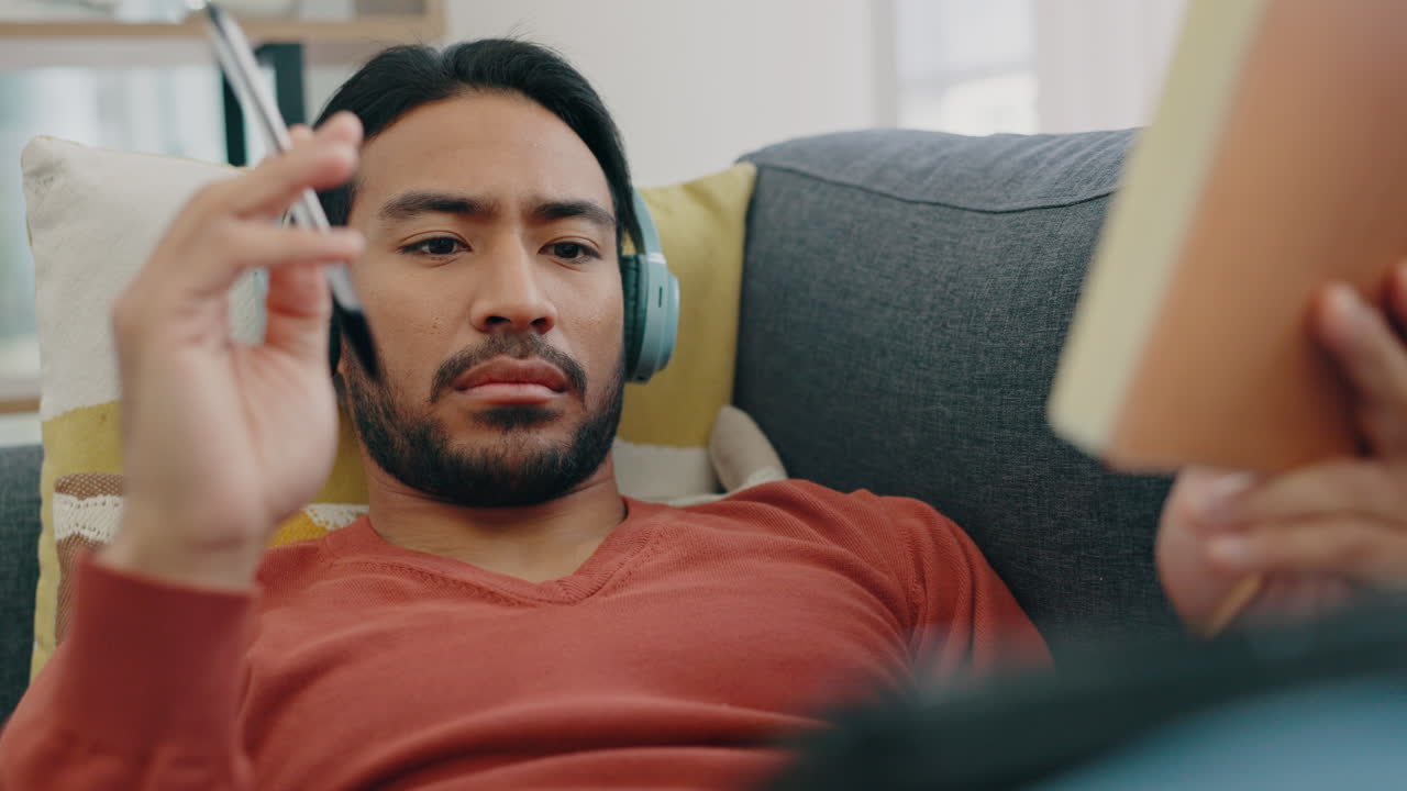 예산, 재정, 음악 헤드폰