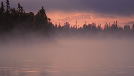 Schöner-Sonnenaufgang-Im-Norden