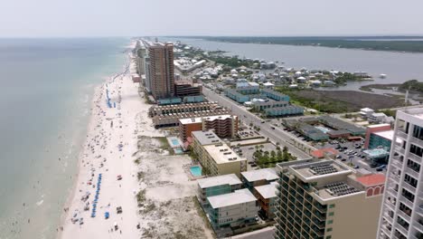 Golfküste,-Skyline-Von-Alabama-Und-Strand-Mit-Drohnenvideo-Aus-Nächster-Nähe