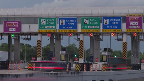 Timelapse-of-cars-going-through-the-toll-road-in-Houston,-Texas