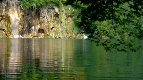 Waterfall-in-Plitvice-Lakes,-Croatia.