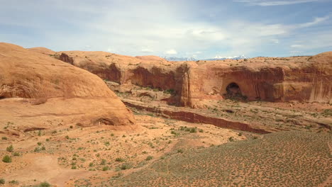 Beautiful-Aerial-View-of-a-Desert-Hiking-Area-in-Moab,-Utah-Near-Corona-Arch