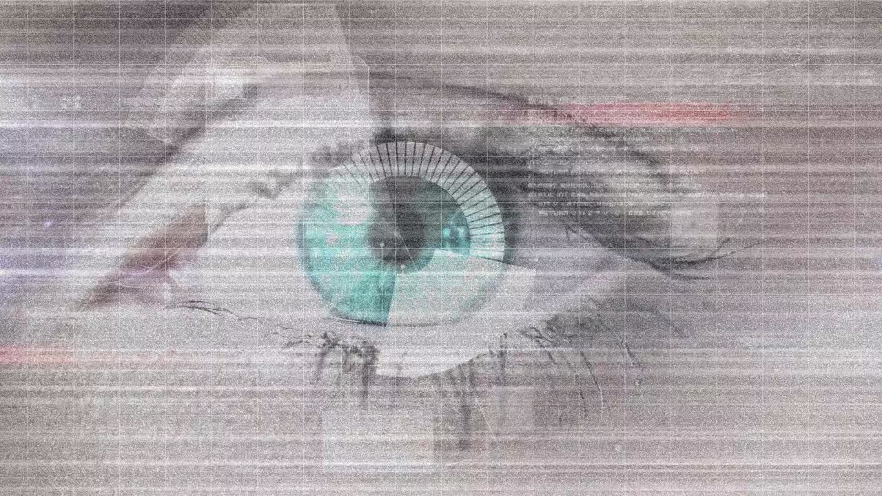 animación del procesamiento de datos sobre el ojo de la mujer
