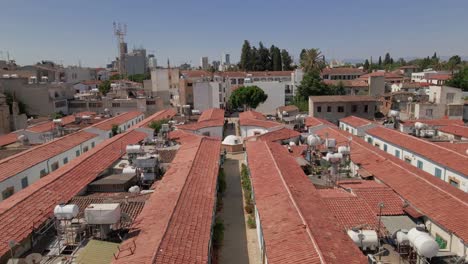 las primeras casas aéreas del consejo chipriota (samanbahçe evleri) en nicosia, chipre del norte