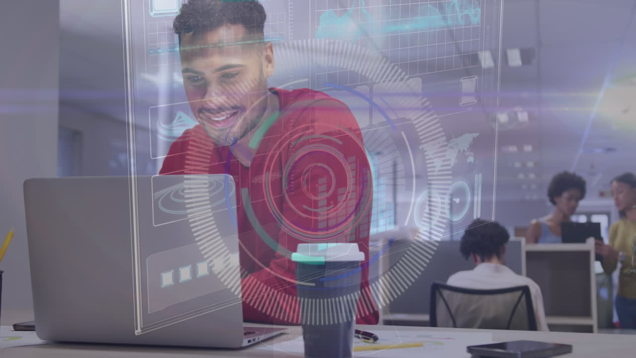 animación de escáner redondo y procesamiento de datos sobre hombre biracial usando computadora portátil en la oficina.