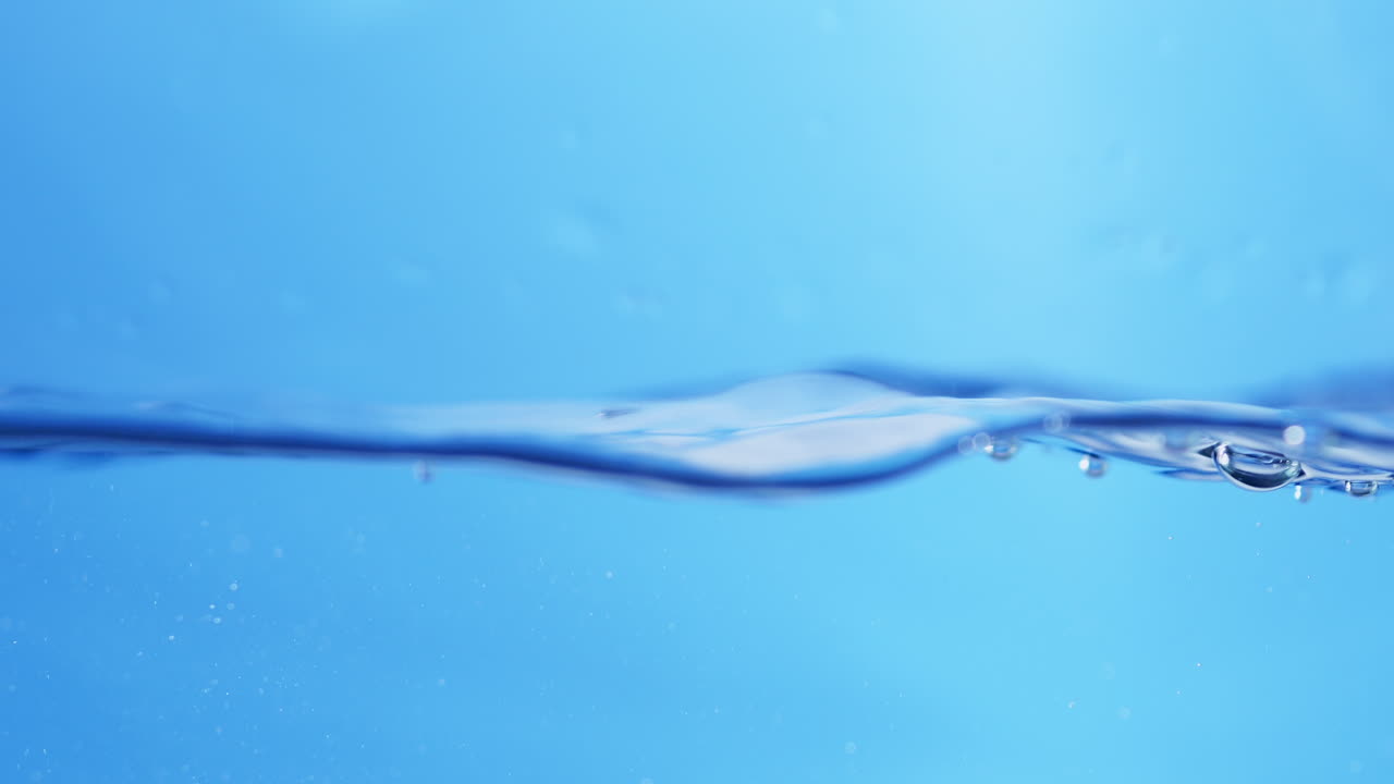 움직이는 투명한 물방울