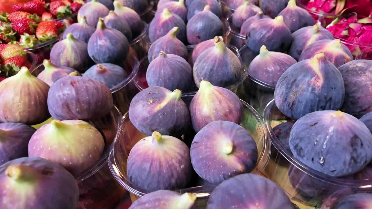 Fresh figs on display