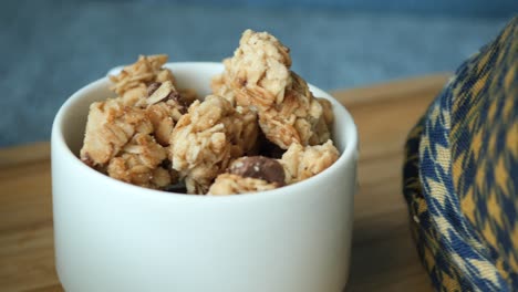 Detalle-De-Granola-Musli-En-Un-Tazón