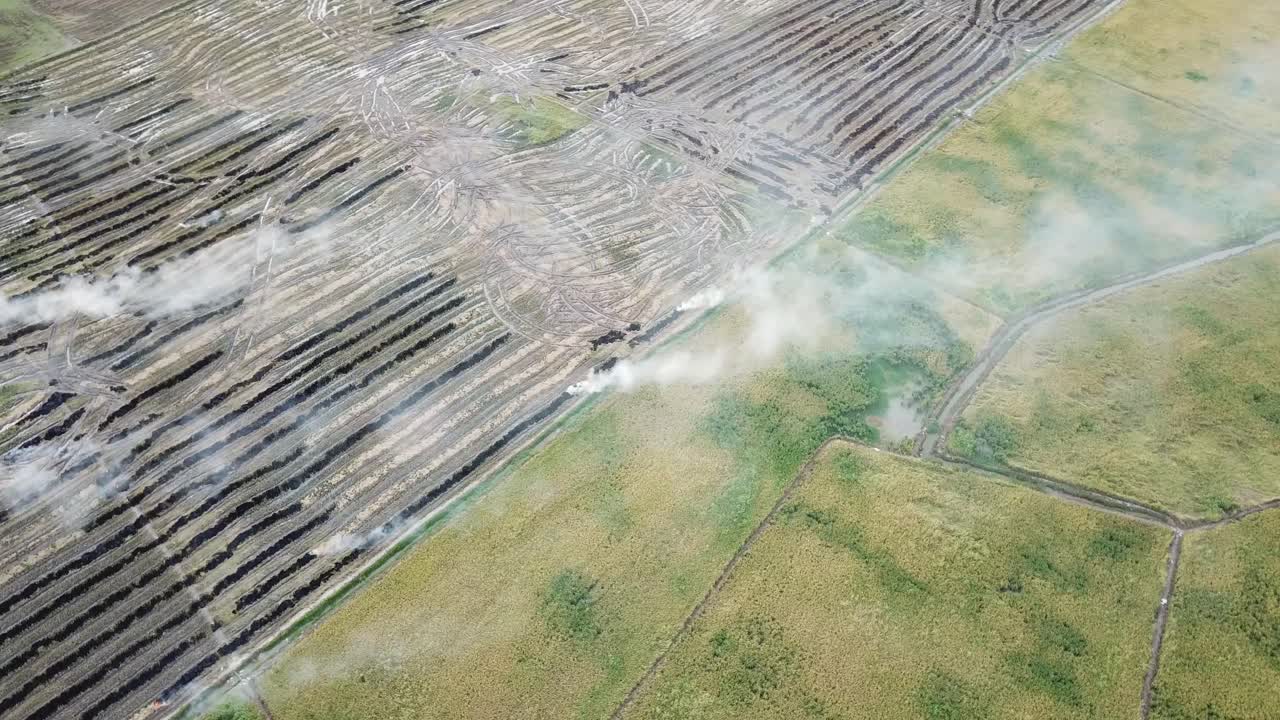 열린 불은 대중에게 대기 오염을 일으 ⁇ 니다.