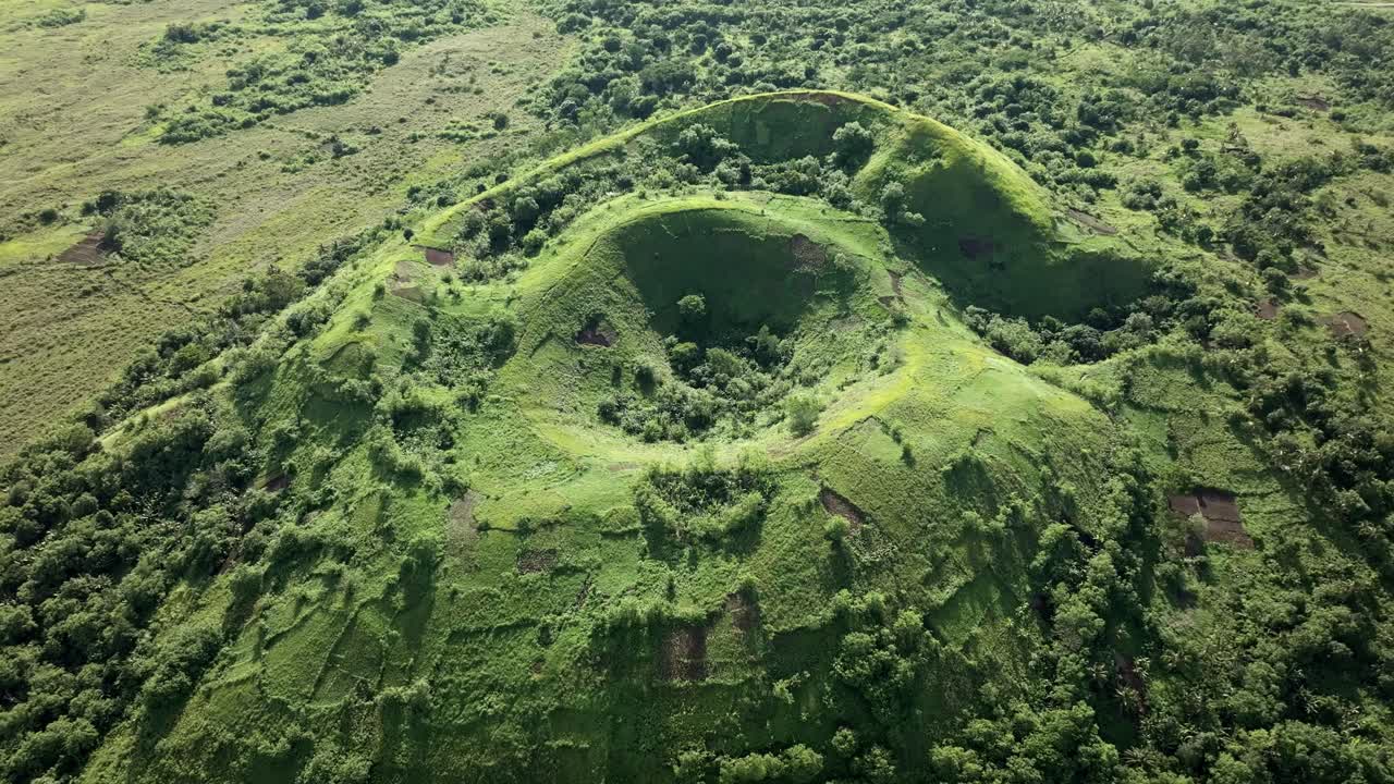 Comoros - Grande Comore - Diboini - tilt down over the eye crater