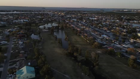 Vista-Aérea-De-La-Playa-De-Apolo,-Océano-De-Florida