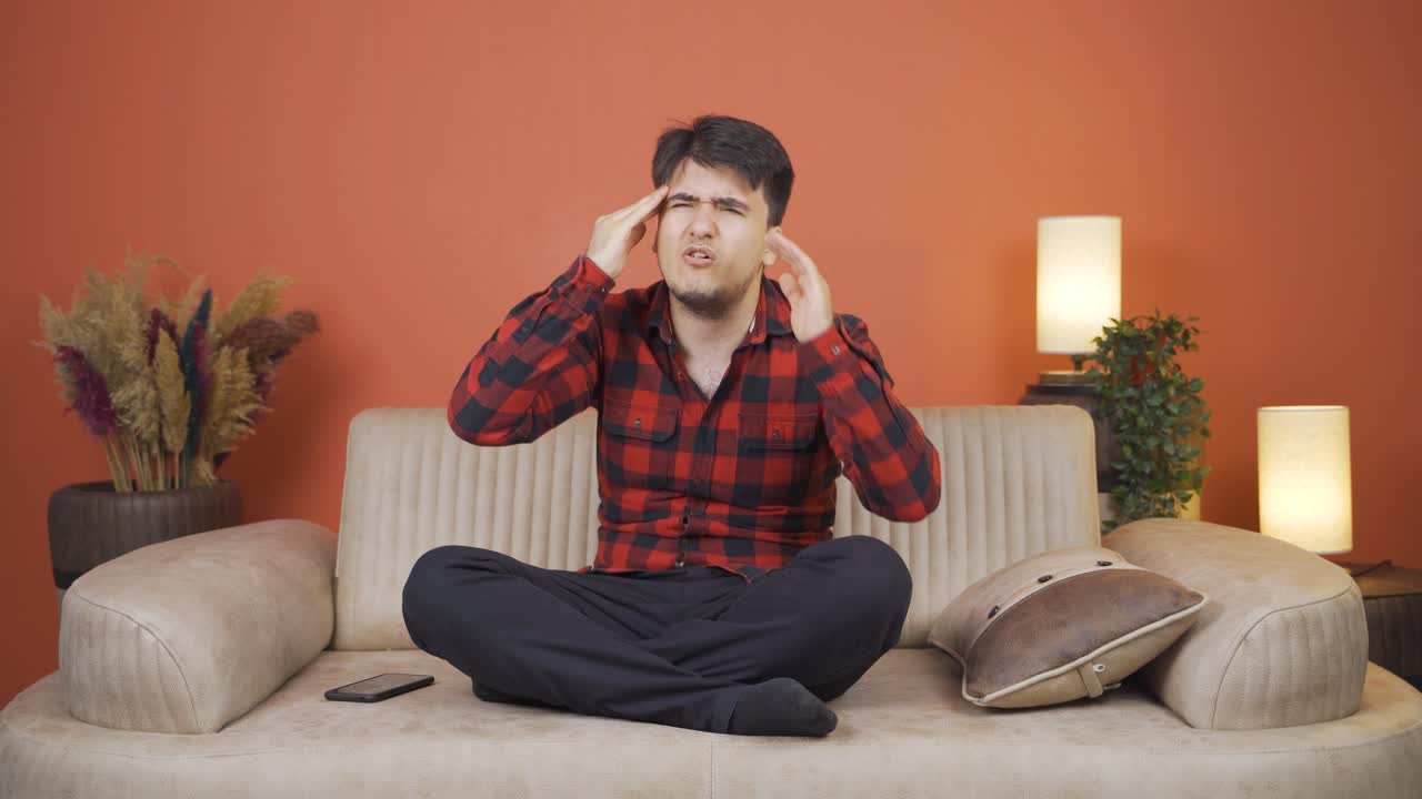두통이 있는 남자.