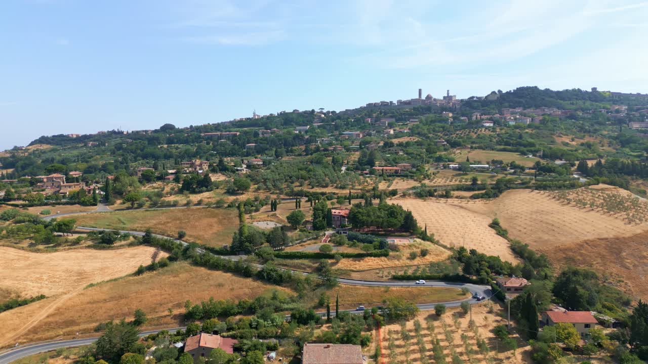영화 같은 이탈리아 시골 드론 샷. 느리게 움직이는 공중