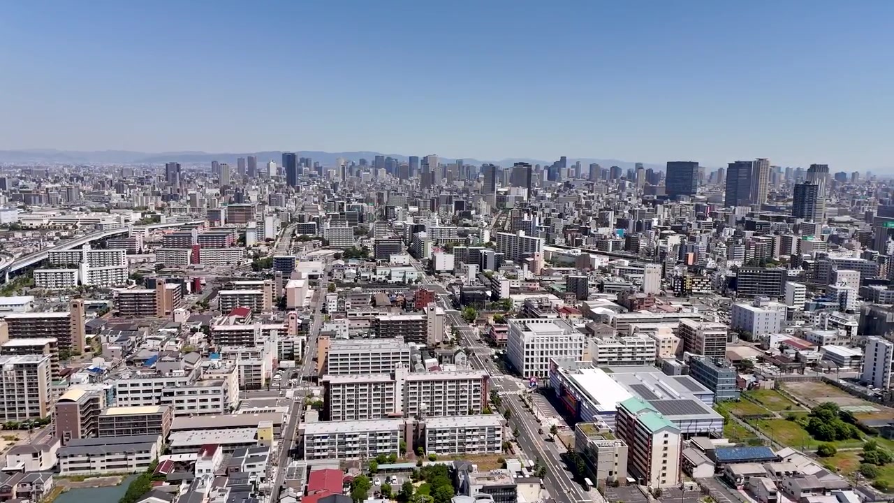 夏の日の大阪のドローン空撮