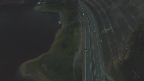 Vuelo-De-Drones-Sobre-La-Carretera-De-Tamoios