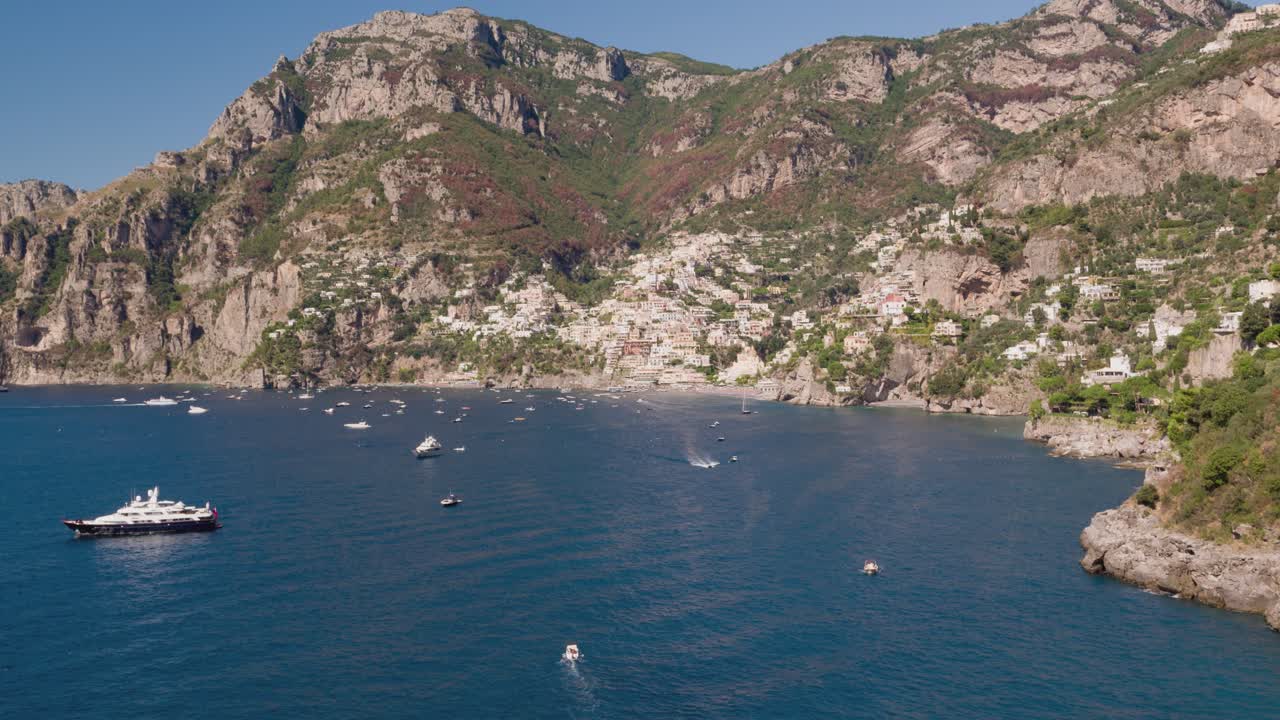 포지타노-아말피 해안의 공중 사진