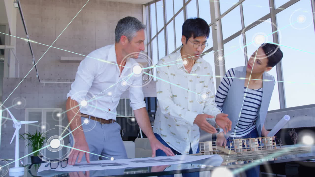 다양한 동료들이 모델에 대해 논의하는 아이콘을 가진 연결 네트워크의 애니메이션