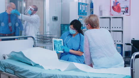 nurse in mask explaining diagnostic