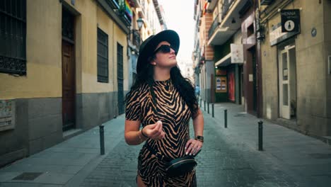 girl in big city, looking around, happy, chetah dress, glasses and hat