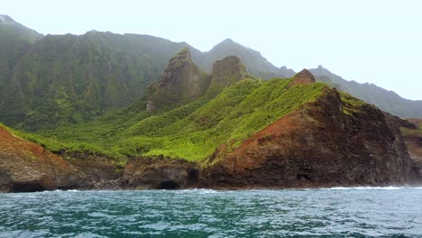 4k hawaii kauai boating on ocean static green valley along shoreline