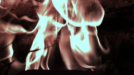 fuego en una chimenea