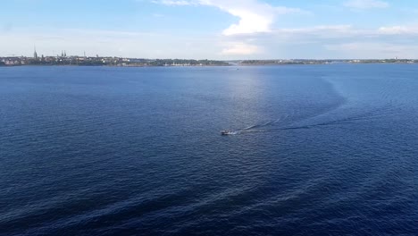 small-boat-drives-and-arrives-to-Helsinki-port-in-Finland