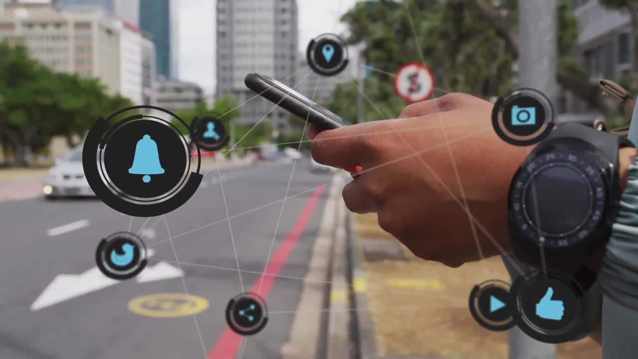 Animazione di una rete di connessioni su una mano che usa uno smartphone