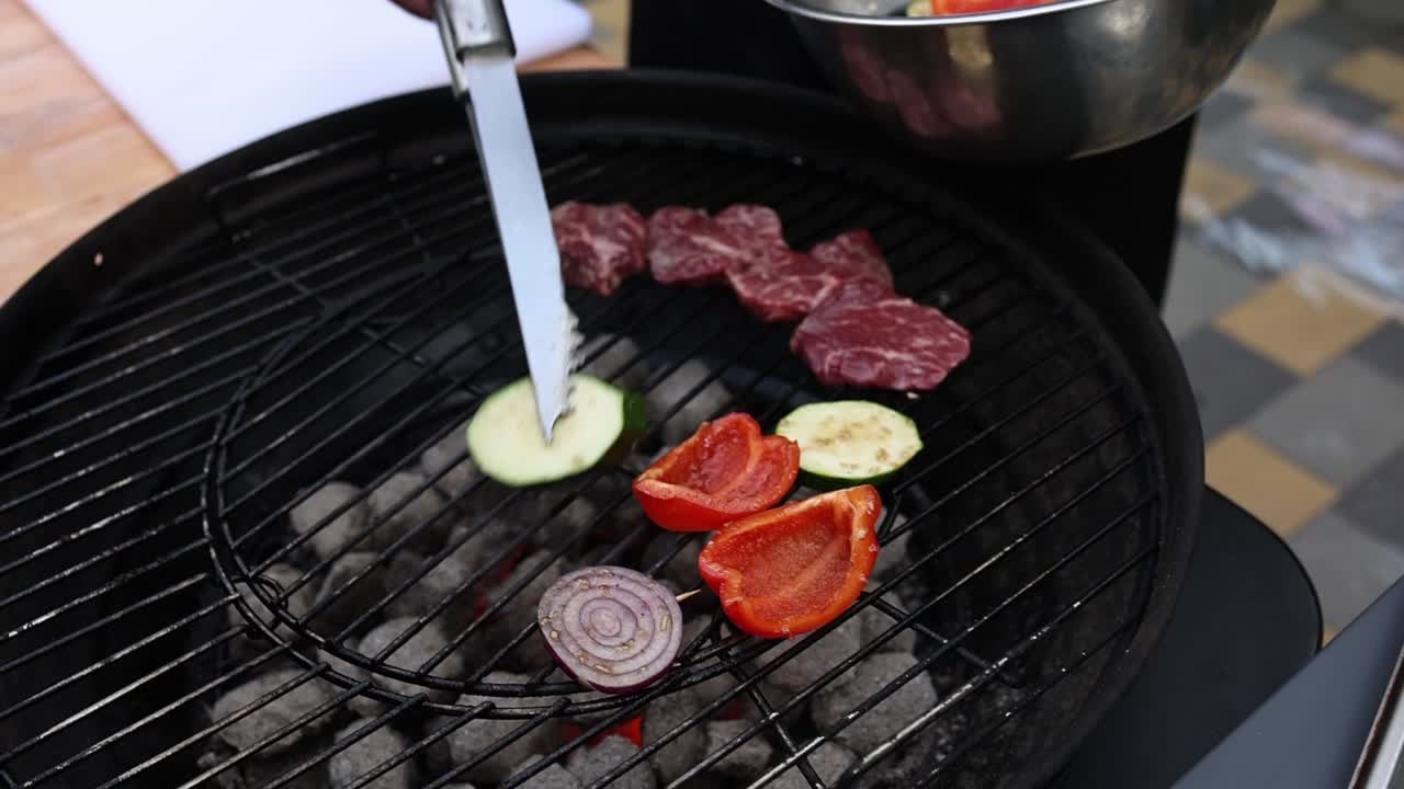 parrilla de carne de res y verduras