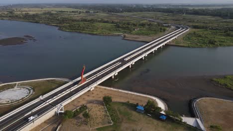 Vista-Aerea,-El-Nuevo-Puente-De-Kretek-2