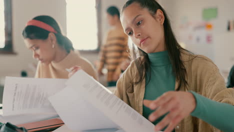 High-School,-Mädchen-Und-Glücklich-Für-Die-Schreibprüfung