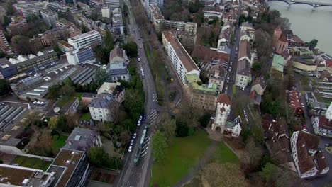 Abrace-El-Encanto-De-Basilea-Con-Una-Toma-Desde-Un-Dron-Con-La-Calle