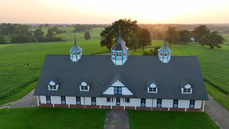 Horse-farm-in-Kentucky